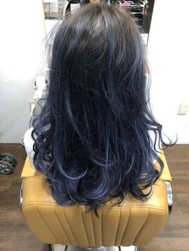 リオン(RION) ブルーがアクセント！ふんわりパーマスタイル！