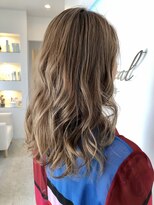 ゼ シール(Ze seal)&nbsp;大人可愛い巻き髪　ナチュラルハイライトベージュ