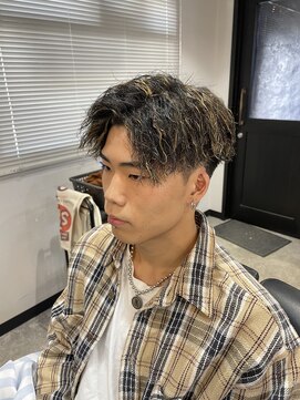 ボルド(MEN'S HAIR SALON BORDO) センターパート×ハイライト×ツイスパ