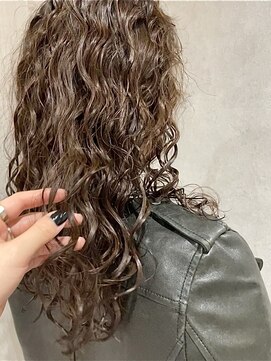 リアイス(Re:ICE) 大きめウェーブ波巻き風ビーチウェーブスパイラルパーマ