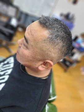 ラッキークローバー(LuckyClover) スポーツ刈りのトップ長め