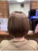 前下がりアッシュベージュショートボブ