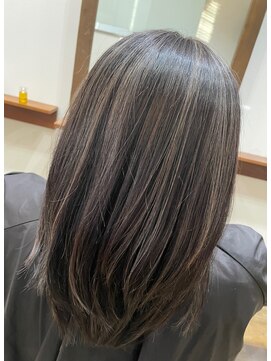 アムール(Amour) 白髪ぼかしハイライト/アッシュ