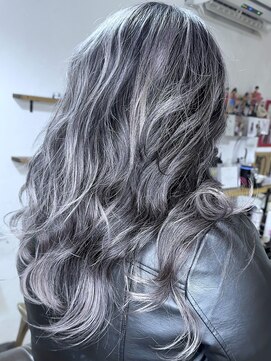 ブレイズヘアー(BLAZEhair) 【外国人風デザイン】ホワイトバレイヤージュ×ブリーチ3回