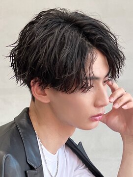 フィフスパーク(fifth PARK) S字のカールが人気のセンターパート×波巻きスパイラルパーマ