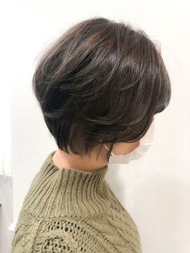 ヴィヴィ(VIVIE) 小顔大人可愛いダークカラーグレージュショートボブイヤリング