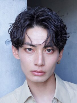 エリマ 横浜西口(elima) 横浜西口フェザーパーマフェザーショートセンターパート20代緩め