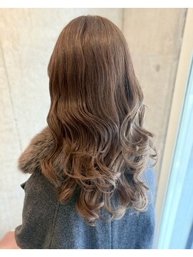 ロッカヘアエジェ(ROCCA hair eje.) うるツヤブラウン×波巻きロング大人ガーリー