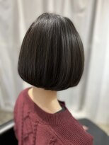 ツムグ 代官山店(TUMUGU) 小顔ショートボブ丸みショート×アッシュオリーブ白髪ぼかし