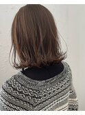 柔らかベージュとぱつっとボブ
