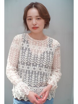 レジュアル(RESSUAL) グレージュ　大人かわいい　フェザーバング　マッシュショート