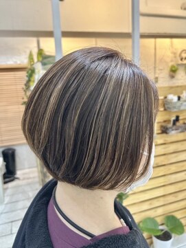 コンフィープラス(comfy plus) 前下がりレイヤーボブ