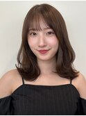 顔周りレイヤーカットくびれヘアミルクティーベージュカラー