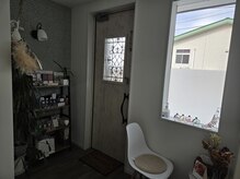 ジプソ(gypso)の雰囲気(入口、カウンセリングブース)