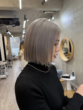 ソルトウォーター(SALT WATER) ホワイトシルバー　ミニボブ　切りっぱなしボブ