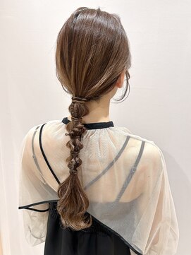 ジーナ 横浜(Zina) 編みおろし、編み込みアレンジ、タイトヘア、お呼ばれアレンジ