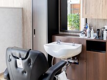 コスタイム 東向日店(Costime)の雰囲気（木目調の落ち着ける雰囲気の店内）