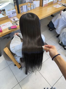 ラウル(Laulu) 黒髪/クラゲヘアー/オリーブグレー/小顔/ココアベージュ/佐倉