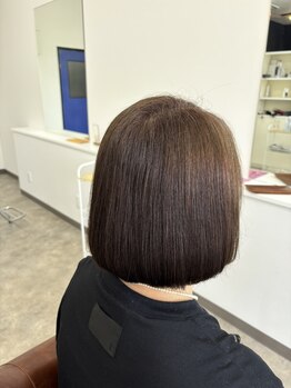 it mee HAIR&EYELASH【イットミー】【6月1日 NEW OPEN(予定)】の写真/ダメージを抑えて、もっと自由に。透明感とツヤを纏う“美髪ツヤカラー”で、大人の可愛さを引き出して。
