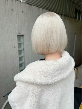 ロア 福岡天神本店(LORE) ボブ×ホワイトカラー