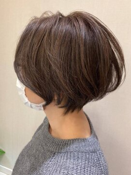 ソシエ 上大岡店 黄金比ショート/白髪ぼかしハイライト/大人女性/40代/50代/60代