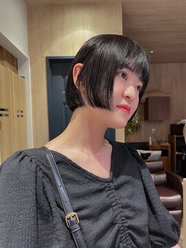 ミューズ バイ ケンジ(MUSE by KENJE) 首を長く見せる