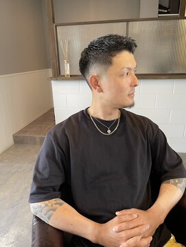 西本整髪 ショートアップバング　スキンフェード