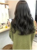 職場で怒られない透明感ブラック