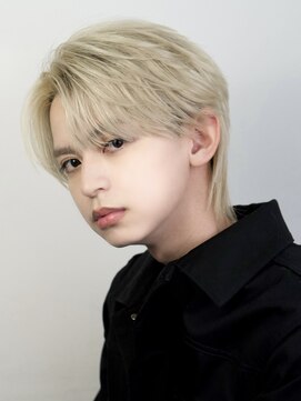 オーシャントーキョーオーバー 渋谷(OCEAN TOKYO OVER) 韓国ヘアカルマパーマコンマバングセンターパート黒髪ウルフ