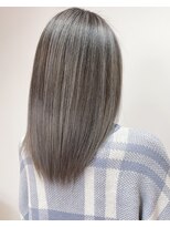 ルーシー(LUCY)&nbsp;バレイヤージュ×プラチナシルバーカラー