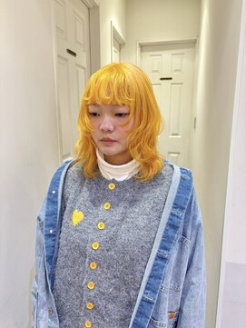 コル(CoL) 黄色×ウルフカットスタイル♪