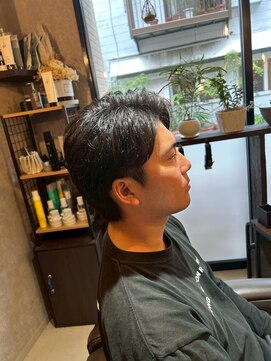 トニコ(toniko) センターパート×ツーブロック×ビジネスヘア