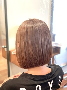 メレット(Meret) 〈Meret〉前下がりボブ×ナチュラルハイライトカラー