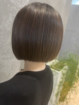 ラドゥーブル(LA DOUBLE) プツッと切りっぱなしボブ