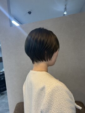 フュー 新小岩(few.) アッシュカラー、小顔効果ショート