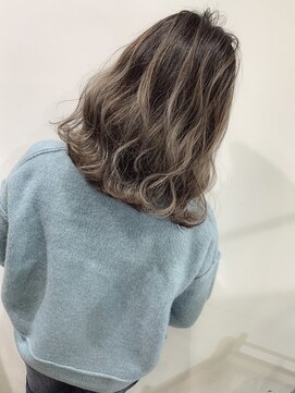 フル(FuLL) 外国人風アッシュベージュバレイヤージュ