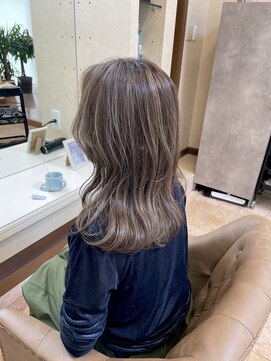 メルク(merc) ブリーチ/セミディ/シアーカラー/姫カット/ハイライト