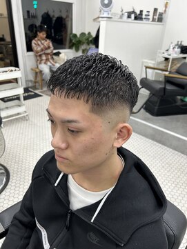 クロップ ミドルフェード アイロンパーマ