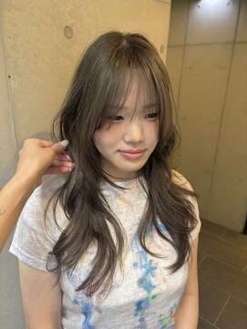 レオニード 表参道(LEONID) 【RIN】レイヤーカットとダブルカラーで作るヘーゼルベージュ