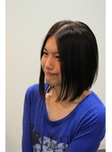 センターパート×軽め前下がりボブ