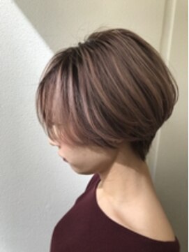 ネウィ グランデ 横浜(newi grande) 大人可愛い20代30代40代小顔ワンサイドショートボブ丸み前下がり