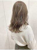 ハイライトたっぷりの立体ベージュカラー