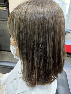 櫛の屋浜口店 さわやか透け感ターコイズカラー《ラムネhair ヒサマツマユミ》