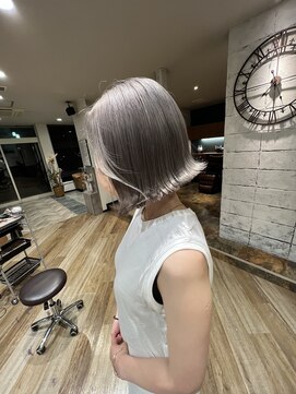 ウッドベル(wood belle) アウトサイドボブ×シルバーアッシュ