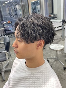 メンズヘアトーキョー 原宿(MEN'S HAIR TOKYO) 【ツイストスパイラルパーマ】刈り上げセンターパート/ツーブロ