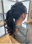 お呼ばれヘアアレンジ大人可愛いポニーテール結婚式二次会