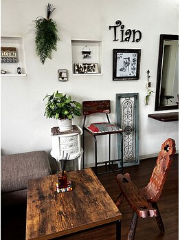 年齢を重ねるほどに輝く髪へ。大人女性の“似合う”を丁寧に引き出し、落ち着いた空間で上質ケアをご提供♪