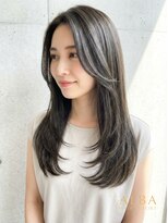 アルバ ヘアリゾート(ALBA)&nbsp;艶感グレージュ×センターパートの大人ロング　三鷹