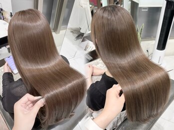 フォルテロゼ 横浜(FORTE rose)の写真/触れたくなる、思わず振り返るうる艶美髪へ☆芯から潤う極上トリートメント