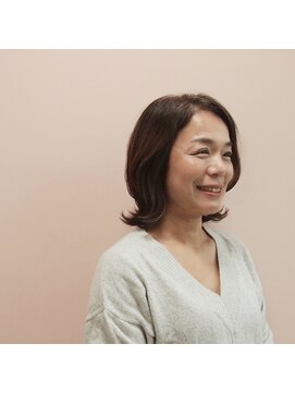 髪と化粧 スピカ 大人、くびれ外ハネ